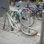Bicicleta destroçada
