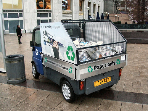 Recicladora de diarios móvil, en Londres