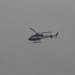 6 junio 2009, seguimos igual, el helicóptero azul-blanco del día anterior sigue erre que erre.