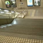En Passeig de Gràcia, cuando se rompe el ascensor, hay que bajar estas escaleras
