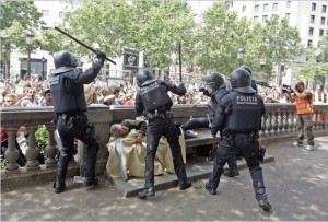 policia-plaza-catalunya-barcelona-1