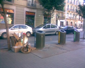 Containers de basura que no cabe una bolsa de tamaño normal!!!