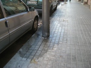 Farola con agua sucia